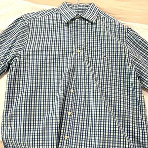 Mens vineyard vine button down size M